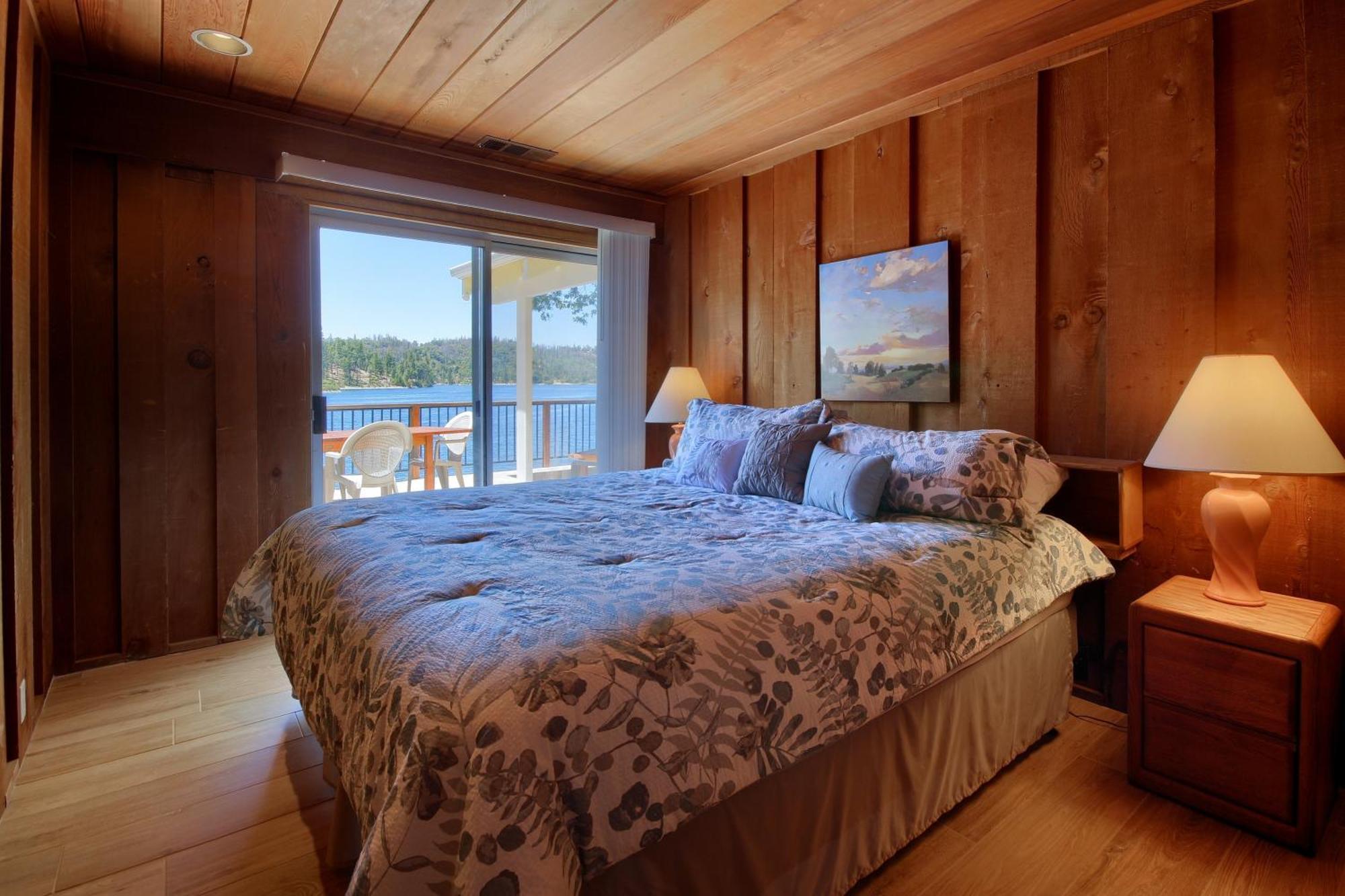 Eagles Nest At Bass Lake Near Yosemite With Boat Dock 外观 照片