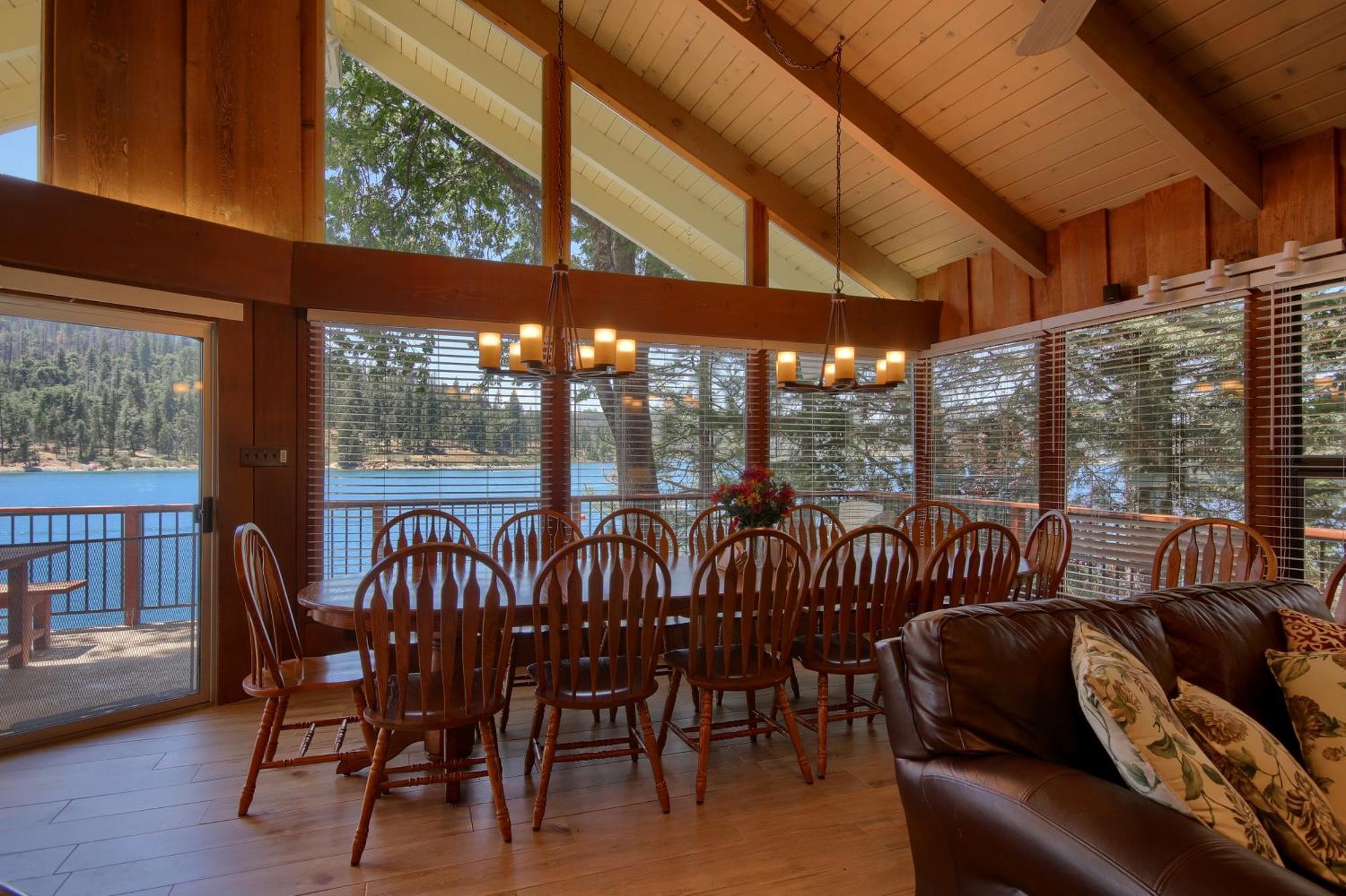Eagles Nest At Bass Lake Near Yosemite With Boat Dock 外观 照片