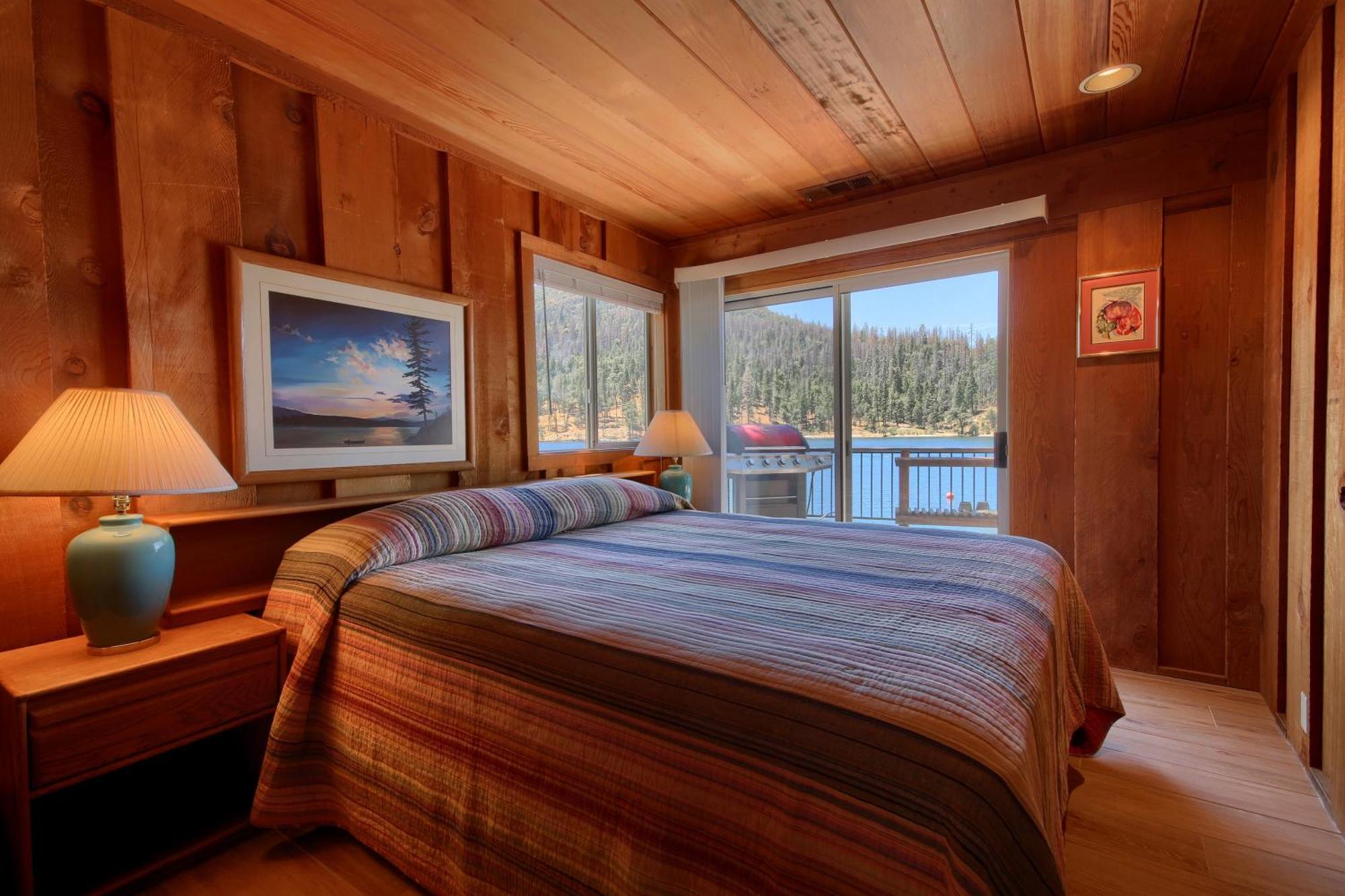 Eagles Nest At Bass Lake Near Yosemite With Boat Dock 外观 照片