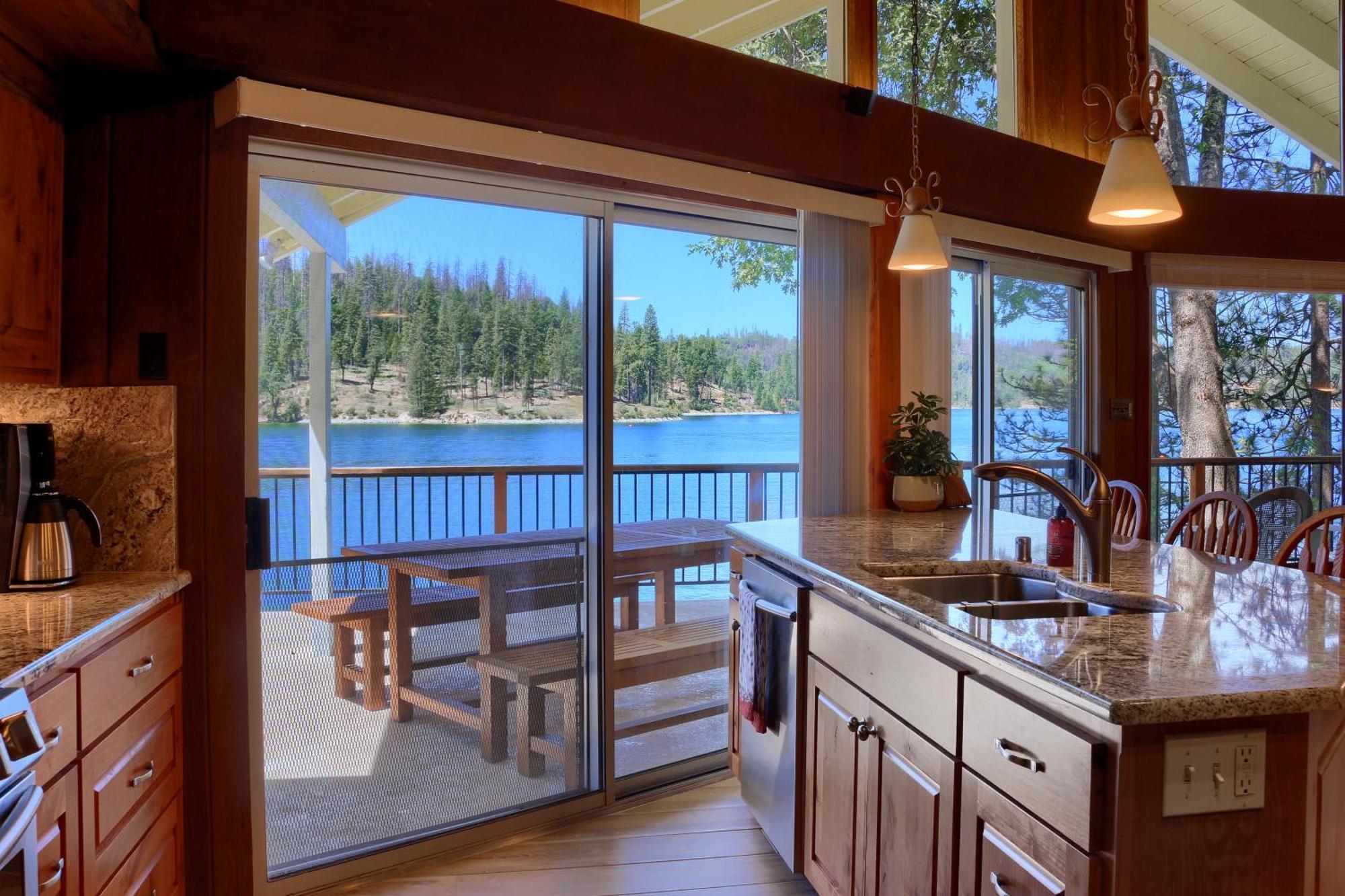 Eagles Nest At Bass Lake Near Yosemite With Boat Dock 外观 照片