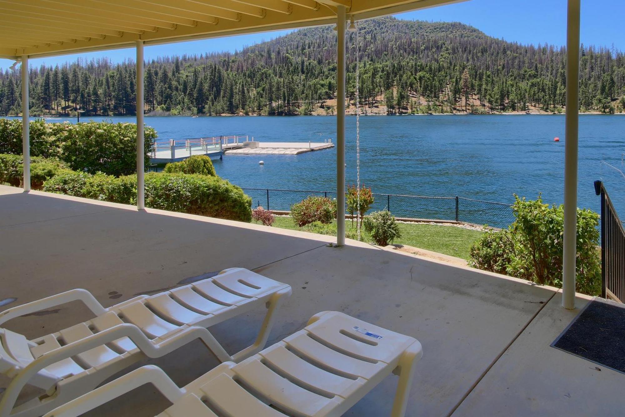 Eagles Nest At Bass Lake Near Yosemite With Boat Dock 外观 照片
